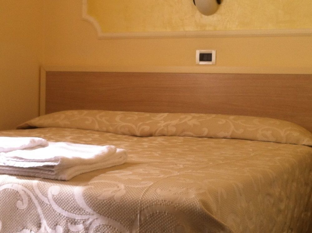Hotel Orly Чезенатіко Екстер'єр фото