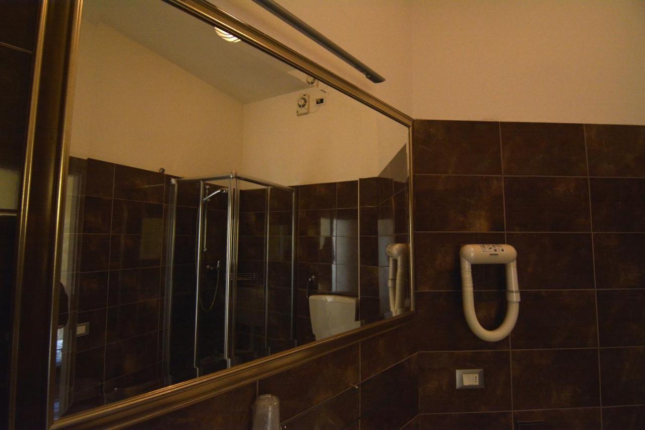 Hotel Orly Чезенатіко Екстер'єр фото