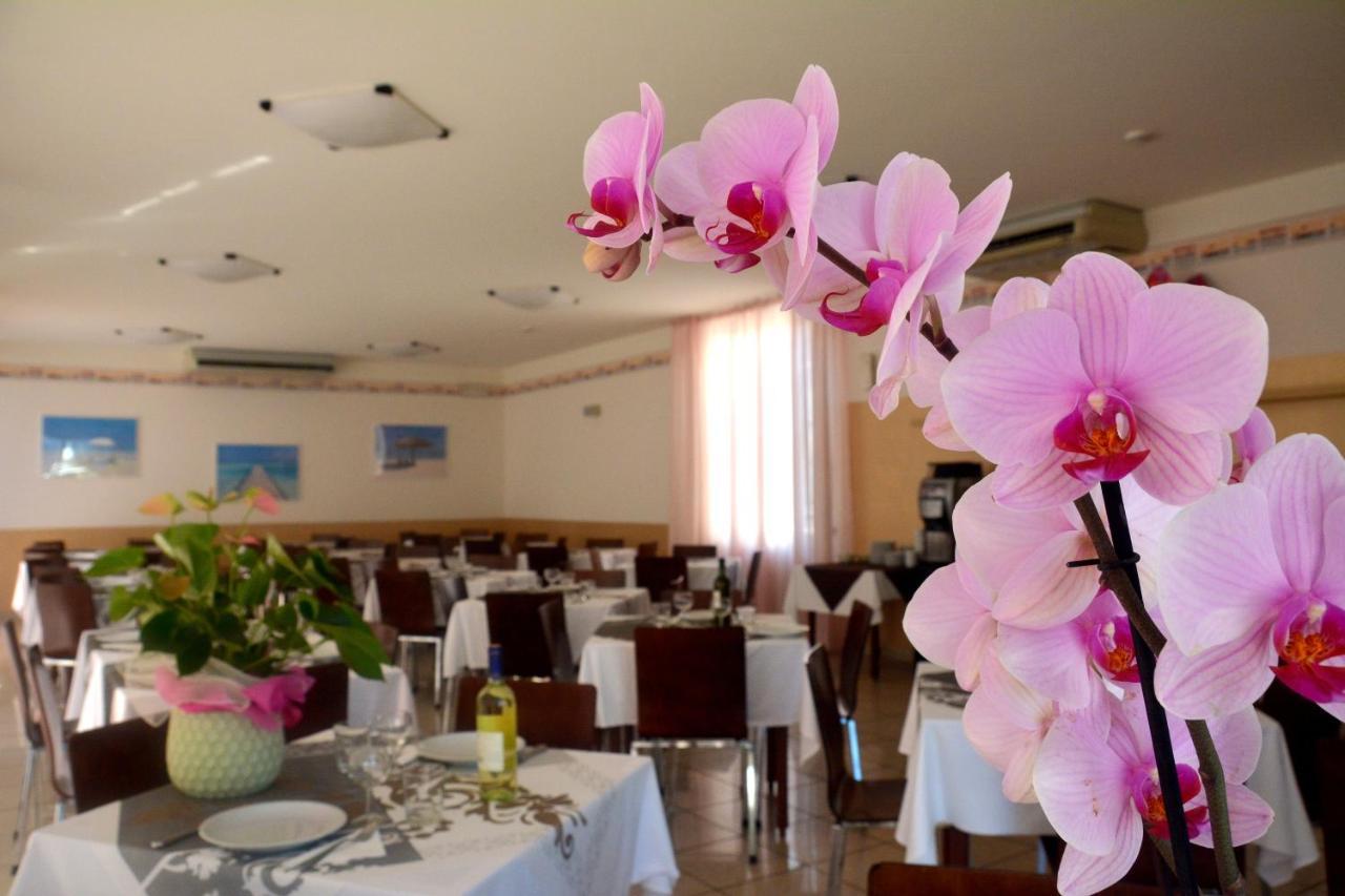 Hotel Orly Чезенатіко Екстер'єр фото