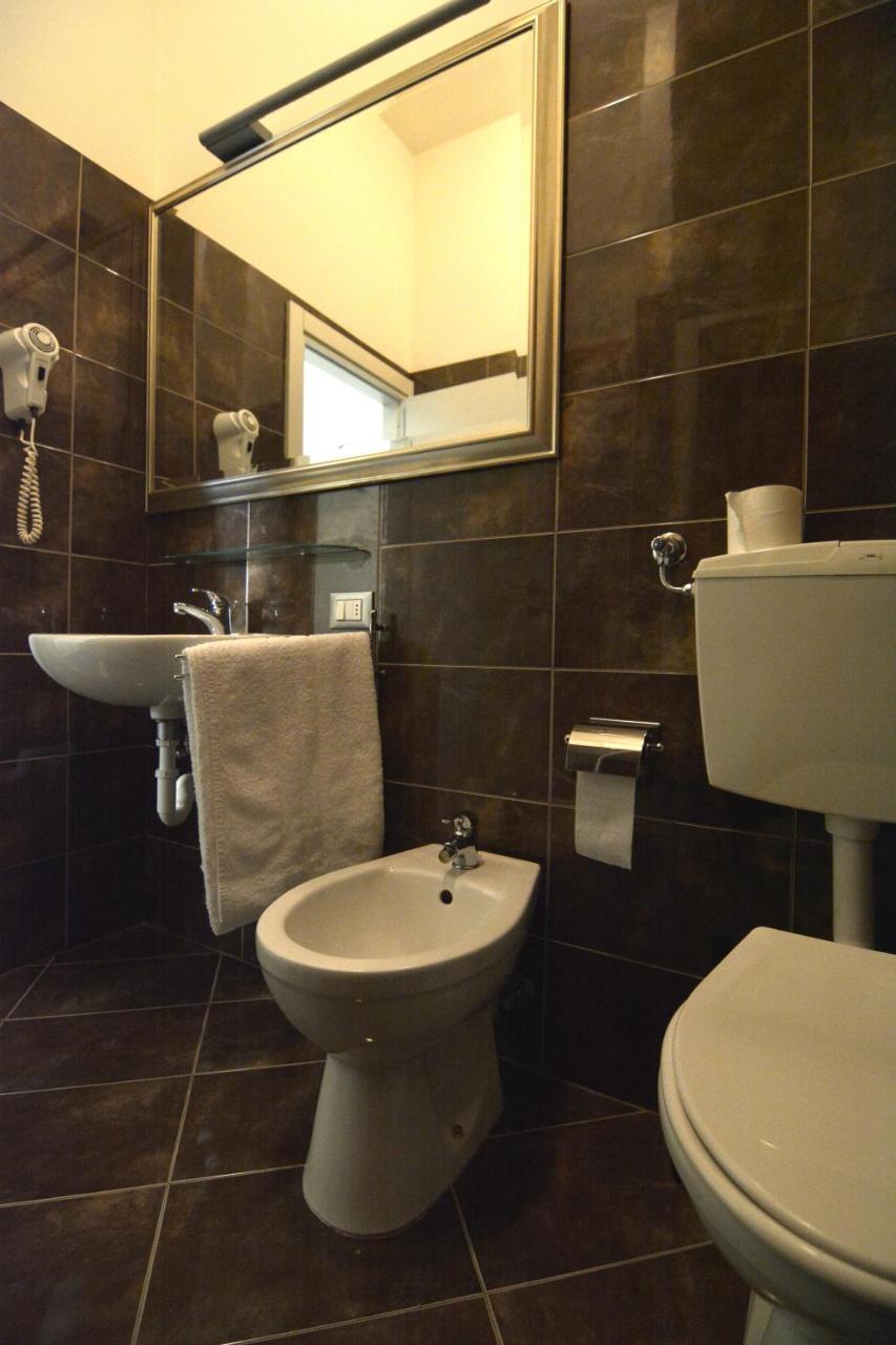 Hotel Orly Чезенатіко Екстер'єр фото
