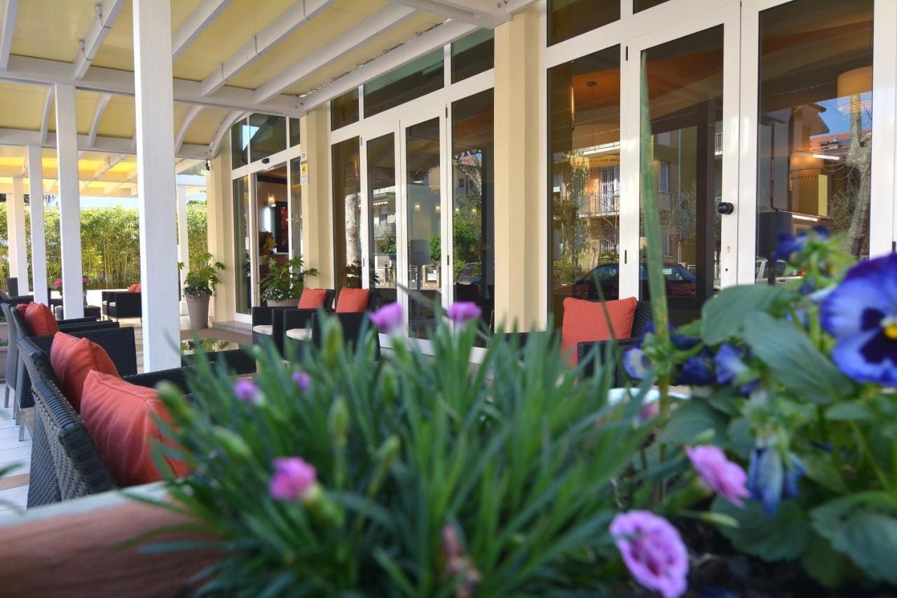 Hotel Orly Чезенатіко Екстер'єр фото