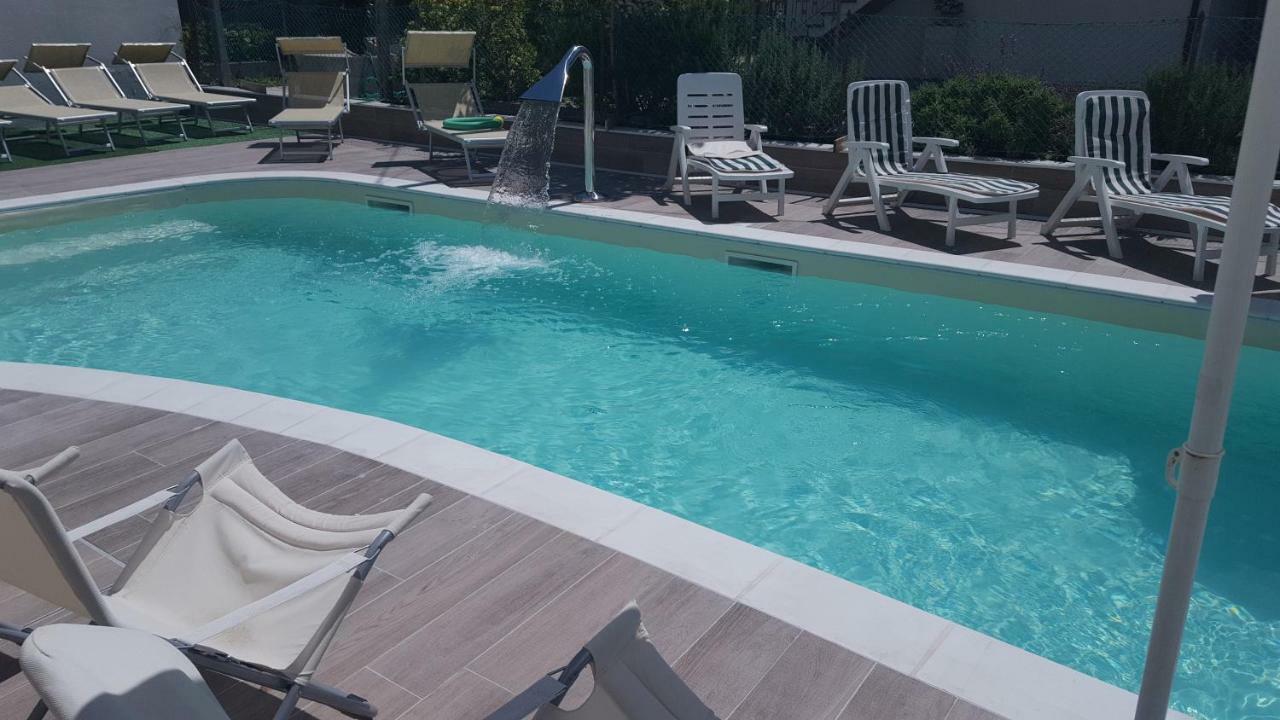 Hotel Orly Чезенатіко Екстер'єр фото