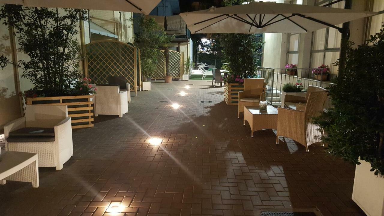 Hotel Orly Чезенатіко Екстер'єр фото